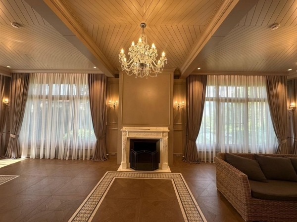 Подмосковная резиденция. art. Velvet Blackout , вуаль art. Rio Amalfi 