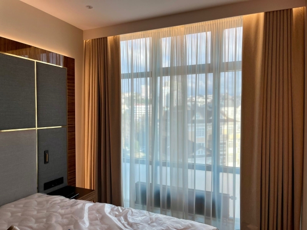 г. Сочи, номер в отеле. Blackout art Loft FR, тюль art WOLF Amalfi 